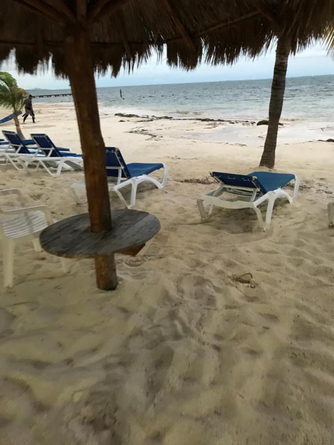 Front Beach Private Room With Shared Bathroom Cancun Exterior photo