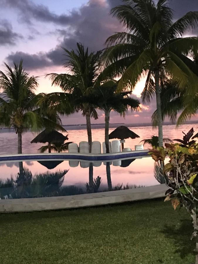 Front Beach Private Room With Shared Bathroom Cancun Exterior photo