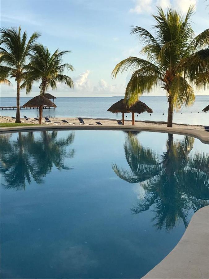 Front Beach Private Room With Shared Bathroom Cancun Exterior photo