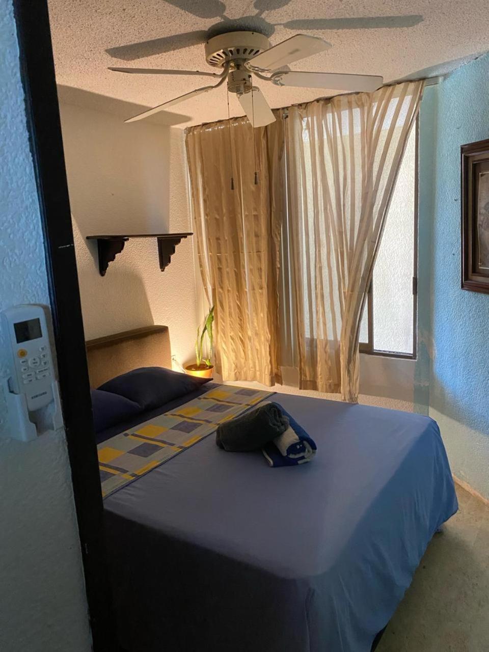 Front Beach Private Room With Shared Bathroom Cancun Exterior photo