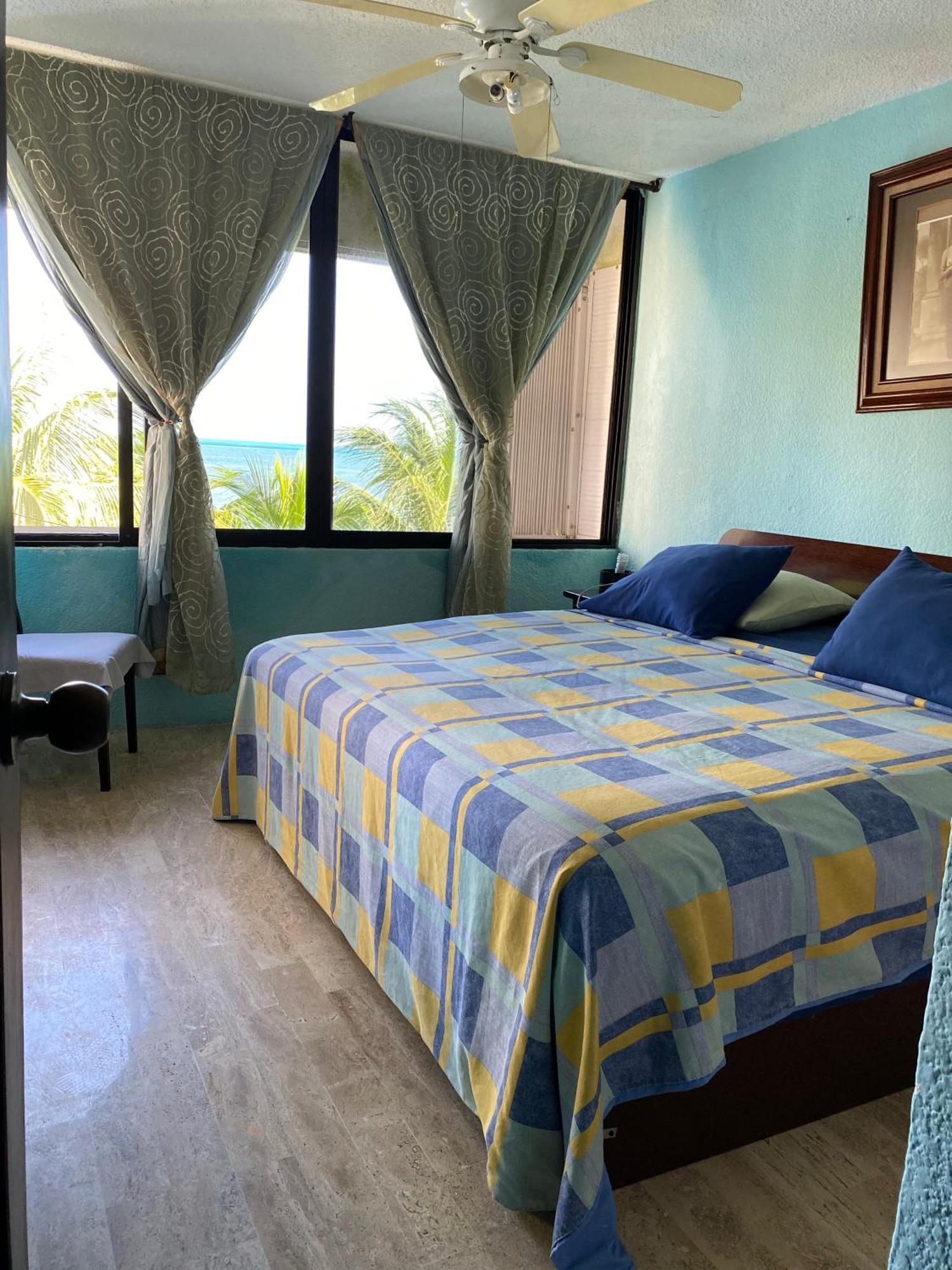 Front Beach Private Room With Shared Bathroom Cancun Exterior photo