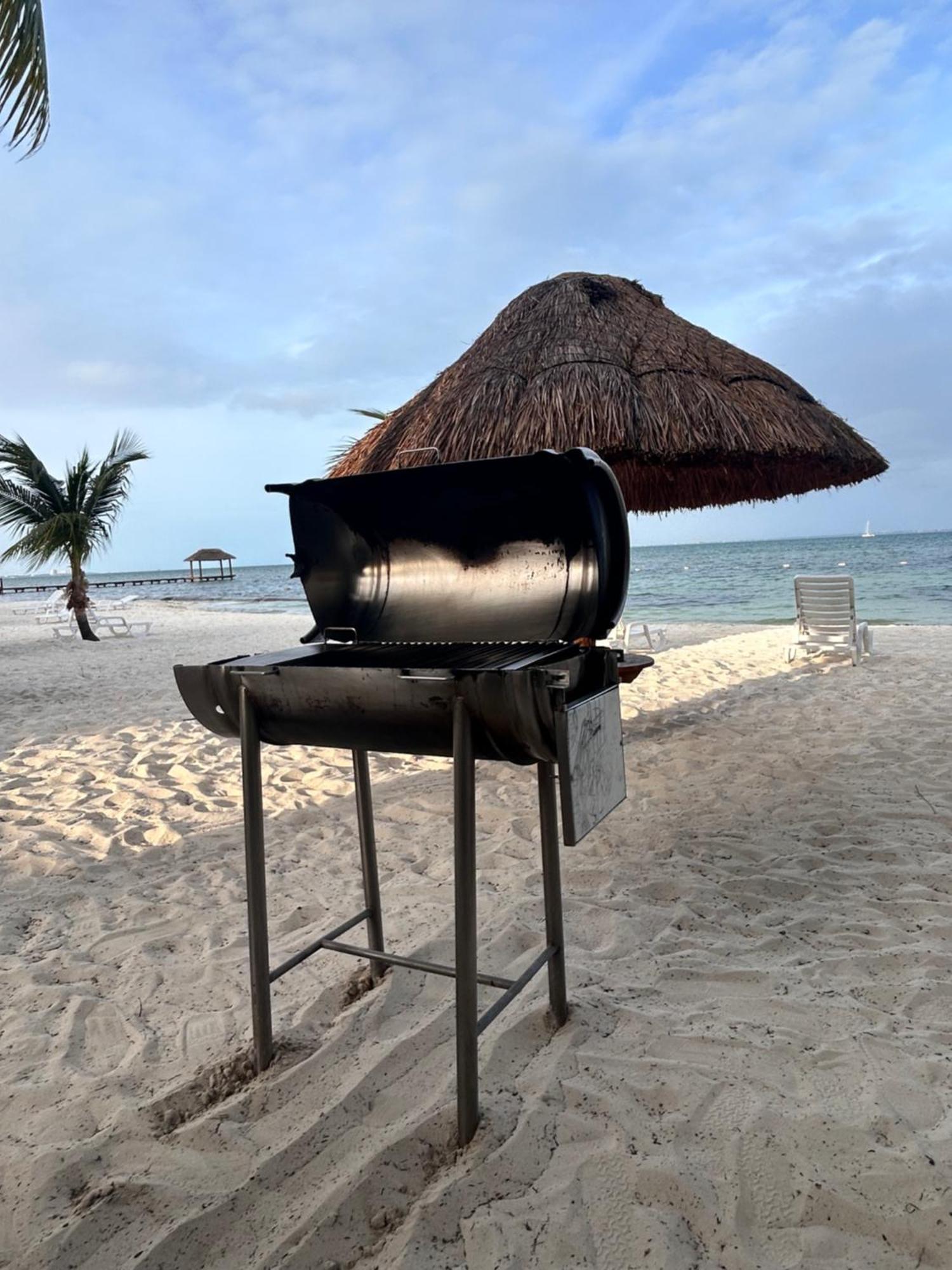 Front Beach Private Room With Shared Bathroom Cancun Exterior photo