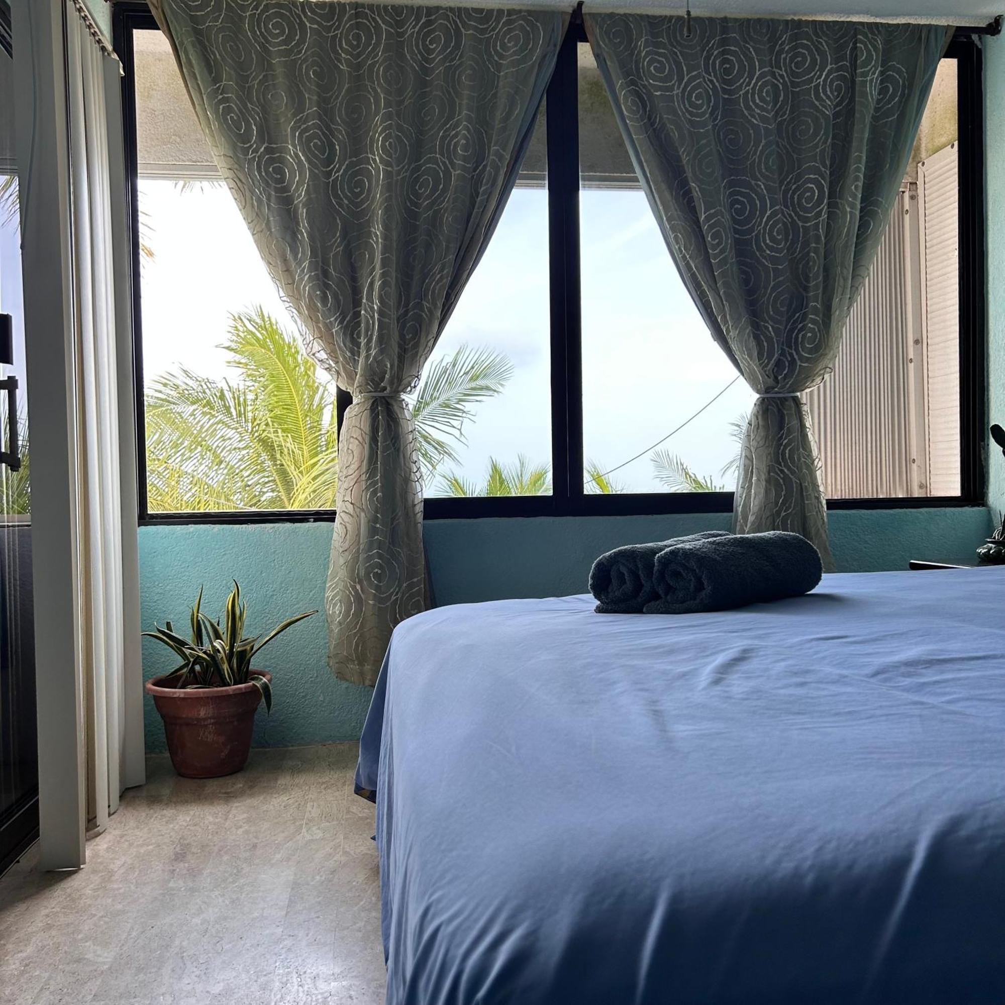 Front Beach Private Room With Shared Bathroom Cancun Exterior photo