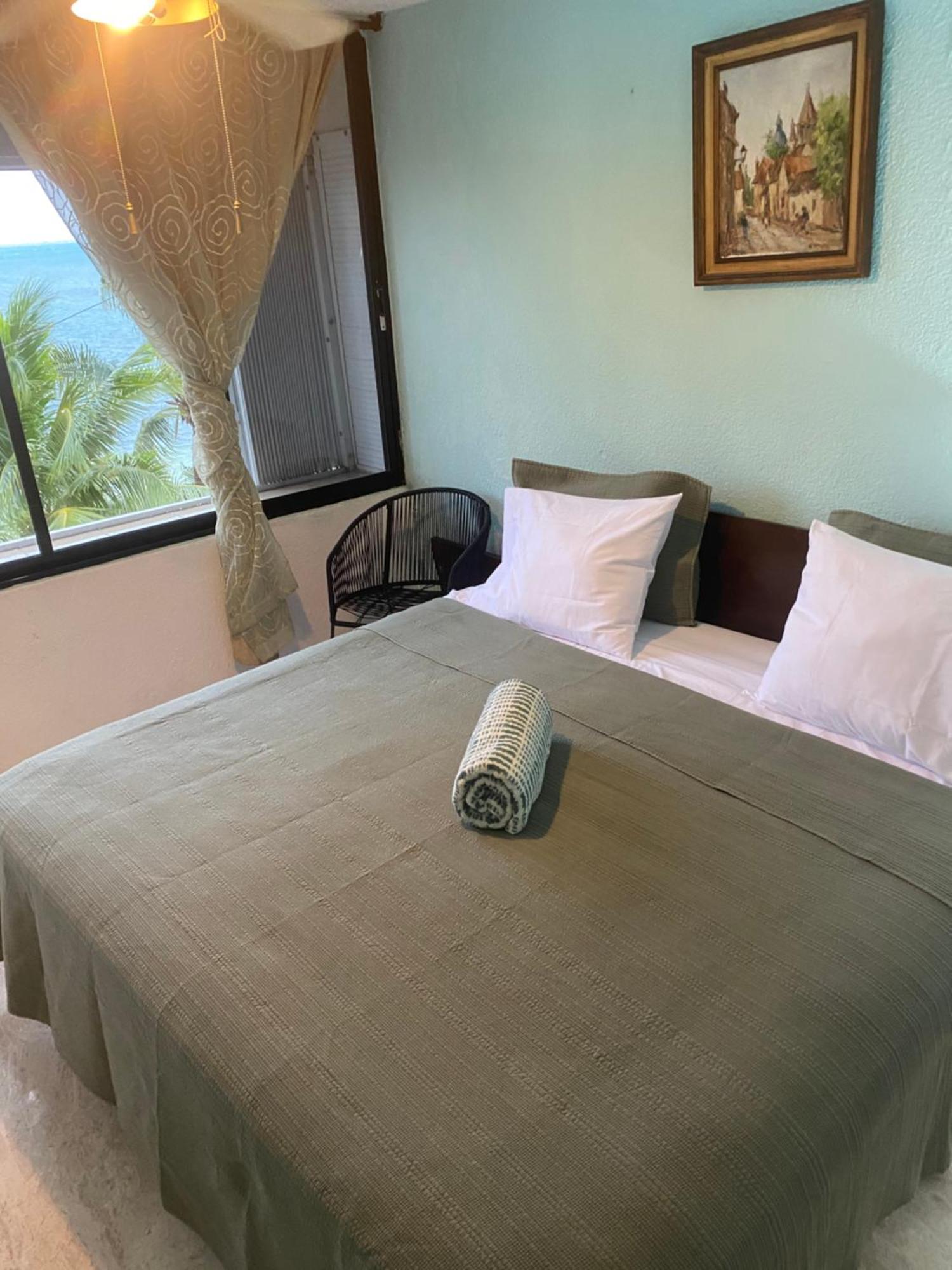 Front Beach Private Room With Shared Bathroom Cancun Exterior photo