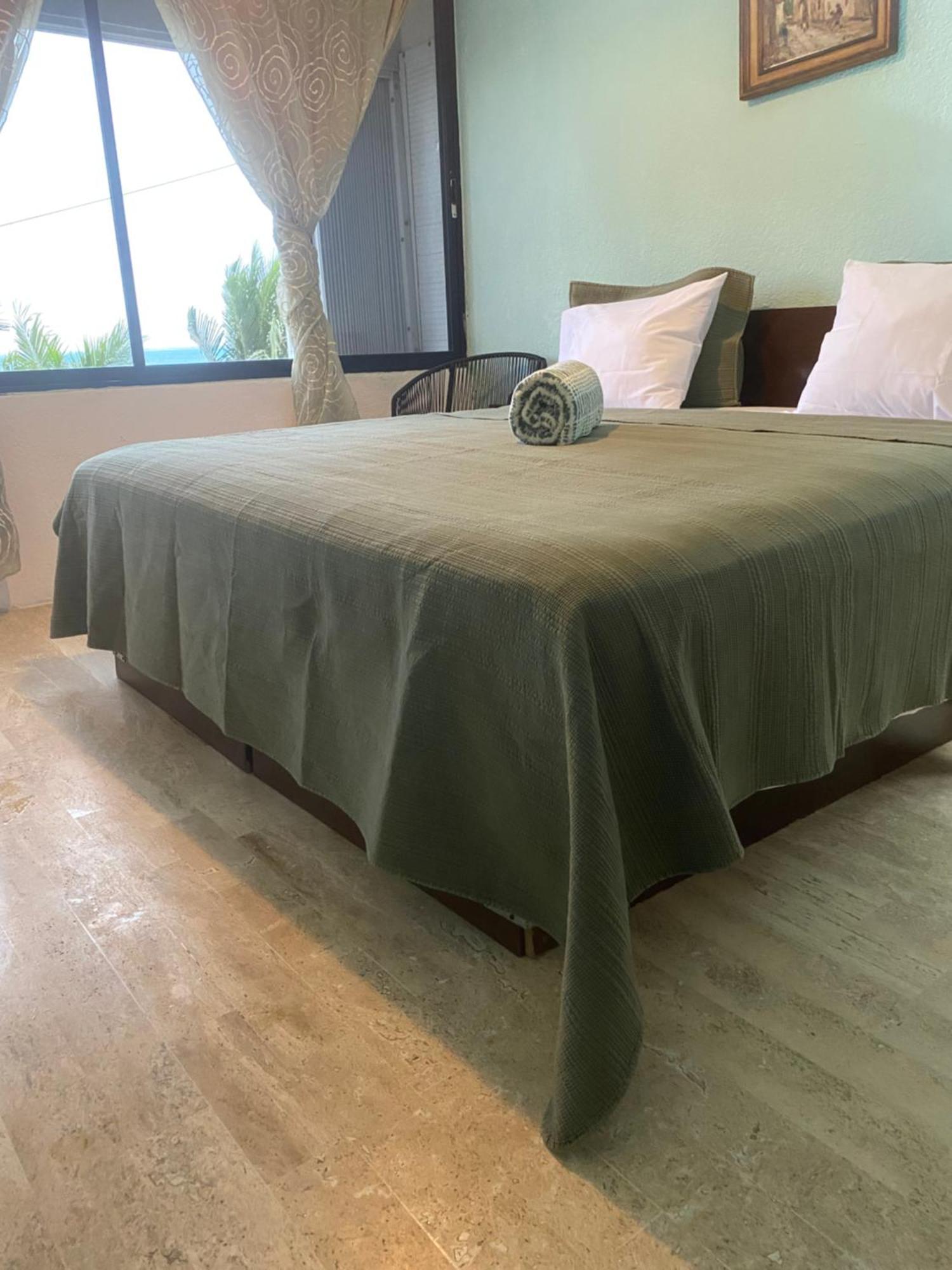 Front Beach Private Room With Shared Bathroom Cancun Exterior photo