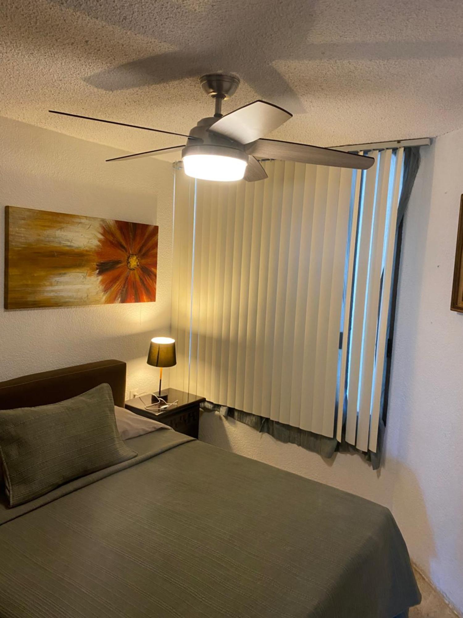 Front Beach Private Room With Shared Bathroom Cancun Exterior photo