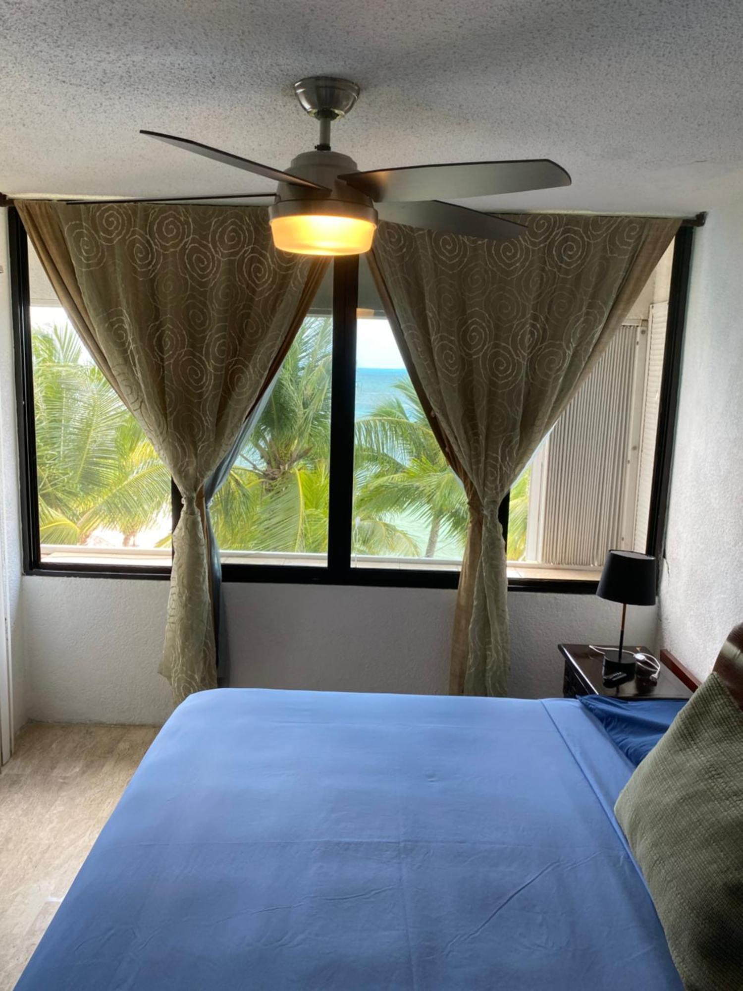 Front Beach Private Room With Shared Bathroom Cancun Exterior photo